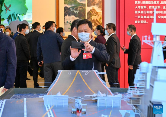 Delegates to 20th CPC National Congress visit exhibition themed 'Forging Ahead in the New Era'