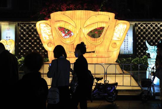 Light show featuring ancient Sichuan culture dazzles visitors