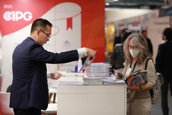 People visit the 74th Frankfurt Book Fair in Frankfurt, Germany on Oct. 19, 2022. (Photo: Xinhua/Du Zheyu)