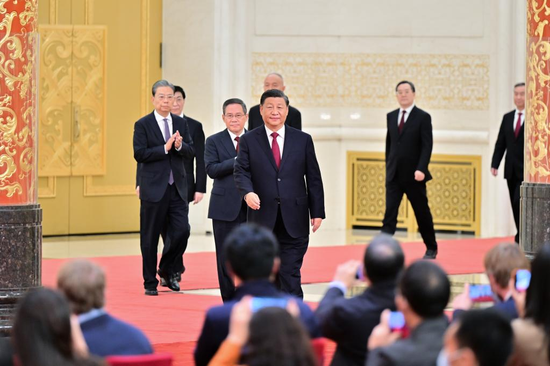 Xi Jinping, general secretary of the Communist Party of China (CPC) Central Committee, and the other newly elected members of the Standing Committee of the Political Bureau of the 20th CPC Central Committee Li Qiang, Zhao Leji, Wang Huning, Cai Qi, Ding Xuexiang and Li Xi arrive to meet the press at the Great Hall of the People in Beijing, capital of China, Oct. 23, 2022. (Xinhua/Yue Yuewei)