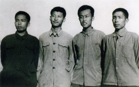 Xi Jinping (2nd L) poses for a photo in Yanchuan County of northwest China's Shaanxi Province in 1973. (Xinhua)