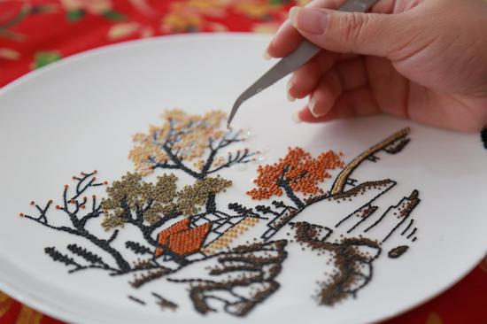 Villagers create artwork with grains
