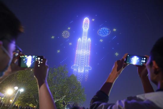 2,022 drones perform light show to mark university's 70th anniversary in Nanjing