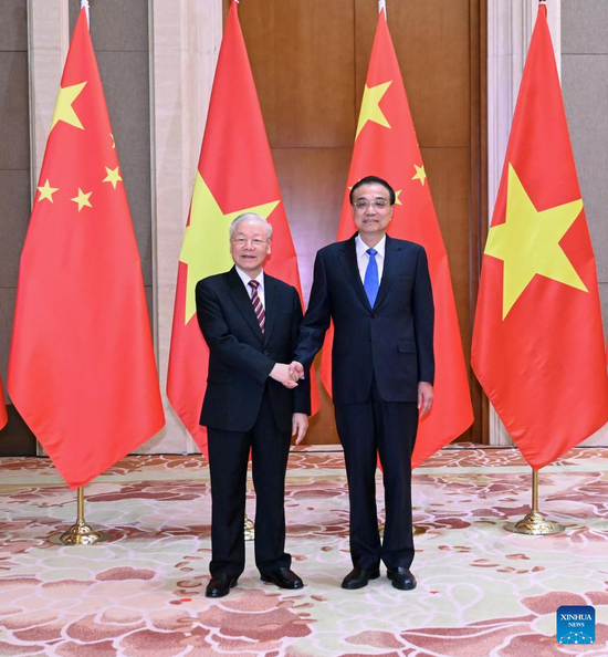 Chinese Premier Li Keqiang meets with Nguyen Phu Trong, general secretary of the Communist Party of Vietnam Central Committee, at the Diaoyutai State Guesthouse in Beijing, capital of China, Nov. 1, 2022. (Xinhua/Xie Huanchi)