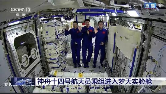 Shenzhou-14 crew enters in Mengtian lab module at 3:12 p.m., Nov. 3, 2022 (Beijing Time). (Screenshot photo)