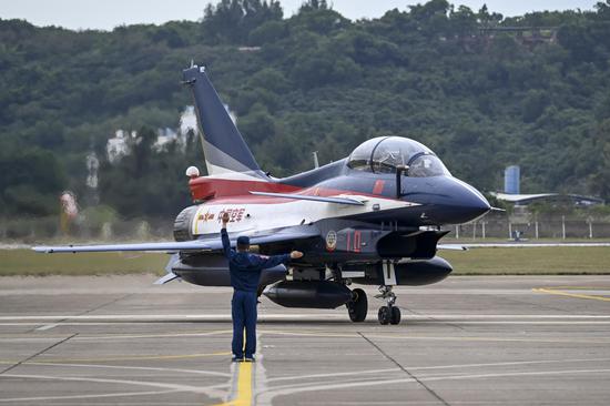 China's August 1 Aerobatic Team arrives in Zhuhai for airshow