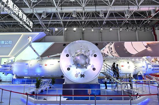 Airshow China exhibits life-size Tiangong space station replica