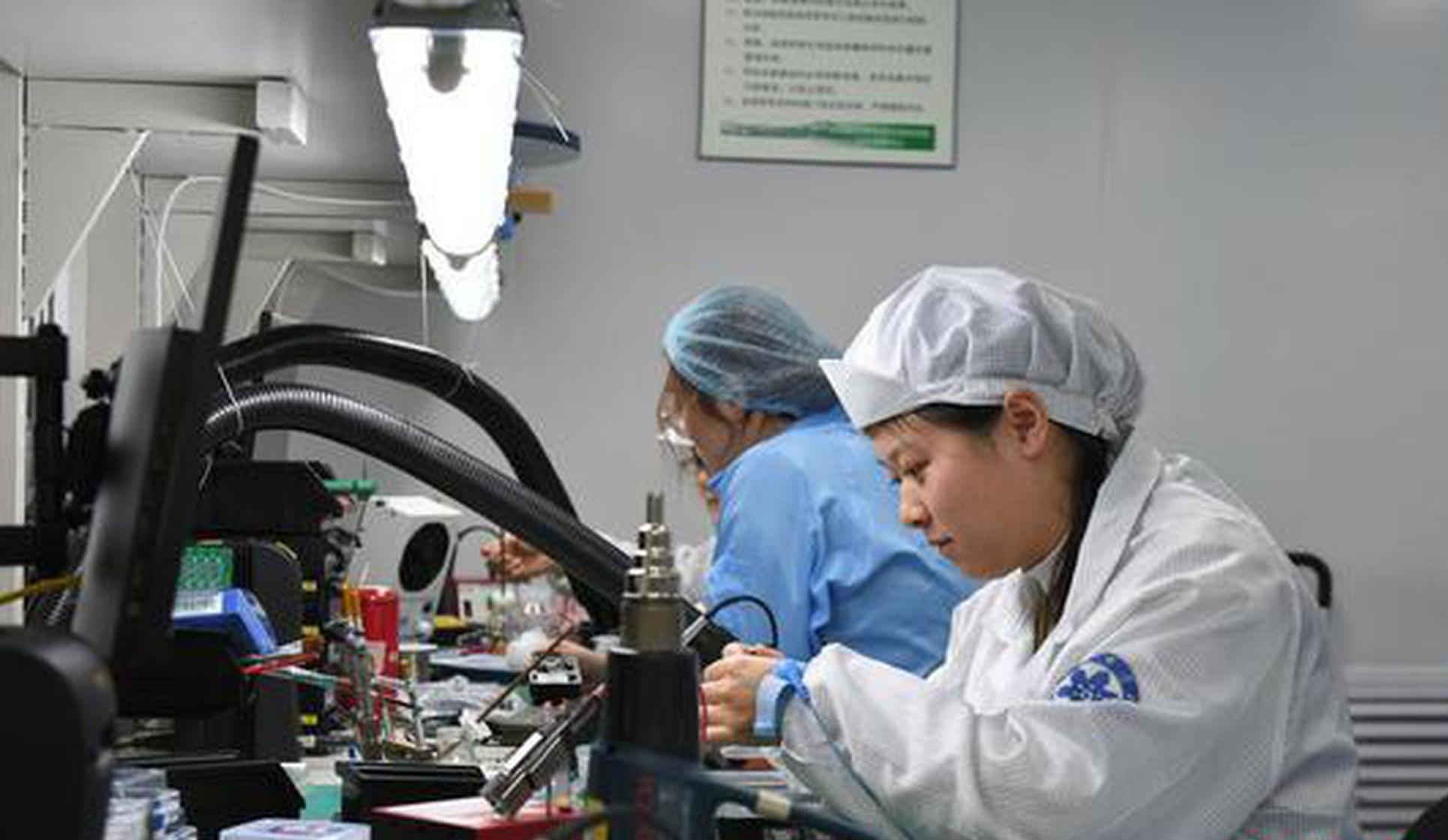 More Chinese women engage in scientific research: report