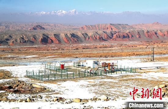Photo shows the operation area of Keshen gas field in Tarim oilfield, Xinjiang Uyghur Autonomous Region. (Photo provided to China News Service)