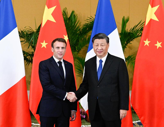Chinese President Xi Jinping meets with French President Emmanuel Macron in Bali, Indonesia, Nov. 15, 2022. (Xinhua/Shen Hong)