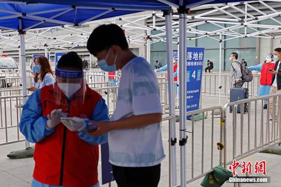Photo shows a nucleic acid testing spot in Shanghai. (Photo/China News Service)