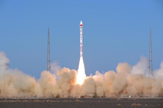 China sends 5 satellites in one rocket into space