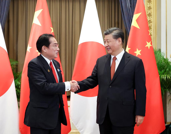 Chinese President Xi Jinping meets with Japanese Prime Minister Fumio Kishida in Bangkok, Thailand, Nov. 17, 2022. (Xinhua/Ding Haitao)