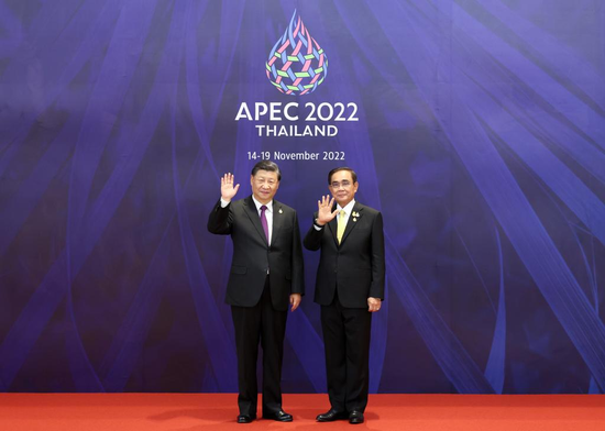 Chinese President Xi Jinping is warmly received upon his arrival by Thai Prime Minister Prayut Chan-o-cha at the Queen Sirikit National Convention Center in Bangkok, Thailand, Nov. 18, 2022. Xi delivered a speech titled "Shouldering Responsibility and Working Together in Solidarity to Build an Asia-Pacific Community with a Shared Future" here Friday at the 29th Asia-Pacific Economic Cooperation (APEC) Economic Leaders' Meeting. (Xinhua/Ding Haitao)