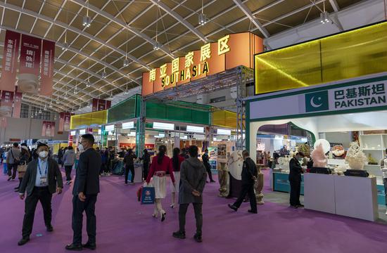 This photo taken on Nov. 22, 2022 shows a view of the South Asia countries exhibition area at the 6th China-South Asia Exposition in Kunming, southwest China's Yunnan Province. (Xinhua/Chen Xinbo)