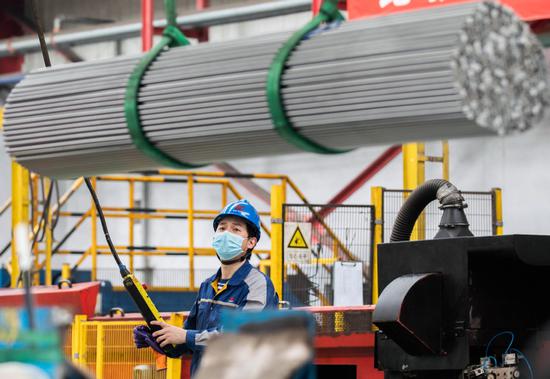 A technician at a steel production line of Magang Group, which is part of China Baowu Steel Group, in Ma'anshan, Anhui province. (LUO JISHENG/FOR CHINA DAILY)