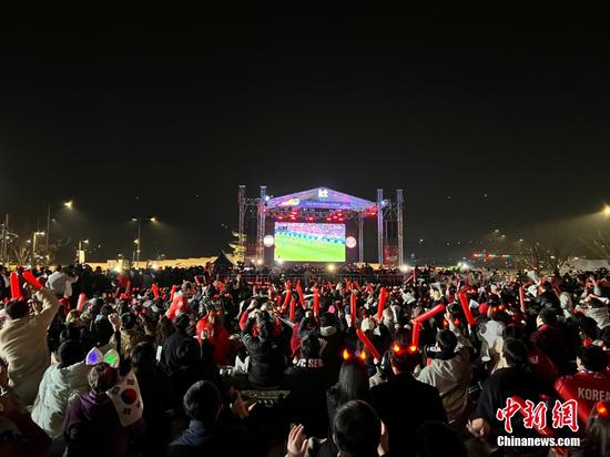 Photo shows the giant screen at the Qatar 2022 World Cup. (Photo/China News Service)