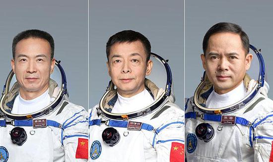 Taikonauts of China's Shenzhou-15 mission meet press
