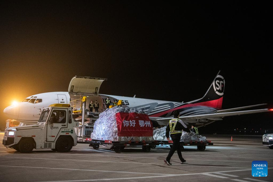 This photo taken on Nov. 27, 2022 shows an all-cargo aircraft from Shenzhen being unloaded at the Ezhou Huahu Airport in Ezhou, central China's Hubei Province.  (Xinhua/Wu Zhizun)