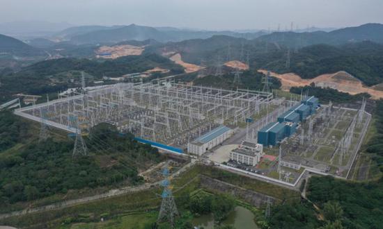 (Photo/Screenshot of west-to-east power transmission project)