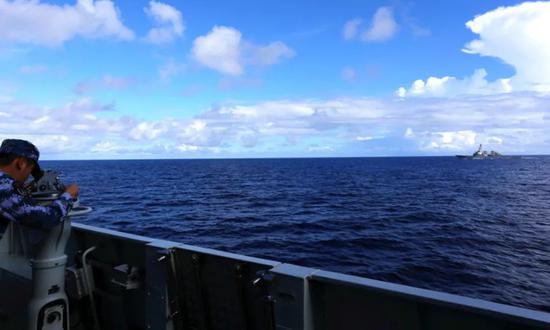 PLA Southern Theater Command troops warn away trespassing U.S. warship near Nansha Islands