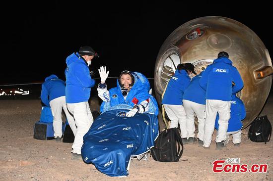 Astronaut Chen Dong is out of the return capsule of the Shenzhou-14 manned spaceship at the Dongfeng landing site in north China's Inner Mongolia Autonomous Region, Dec. 4, 2022. (Photo: China News Service/Wang Jiangbo)