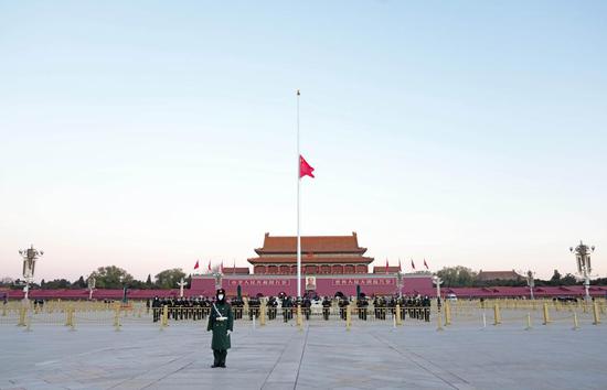 A Chinese national flag is flown at half-mast to mourn the death of Comrade Jiang Zemin at Tian'anmen in Beijing, capital of China, Dec. 1, 2022. (Xinhua/Cai Yang)