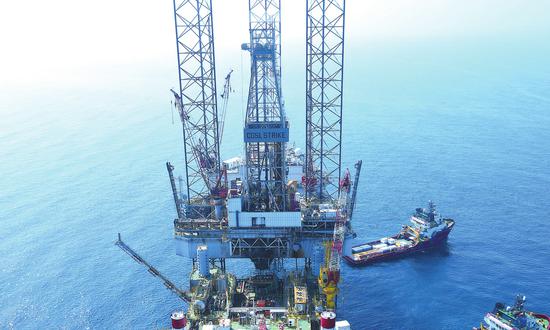 China's first self-developed mobile offshore self-installing wellhead oil platform, the Haiyangshiyou 163, developed by CNOOC, is put into operation on April 8, 2022 in Beibu Gulf in South China. (Photo/Courtesy of CNOOC)