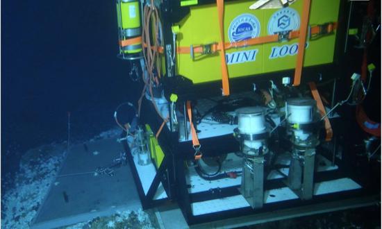 The lander-based deep-sea multi-channel Raman spectroscopy system conducts operation in the deep-sea cold seep. (Photo/Courtesy of Institute of Oceanology, Chinese Academy of Sciences)