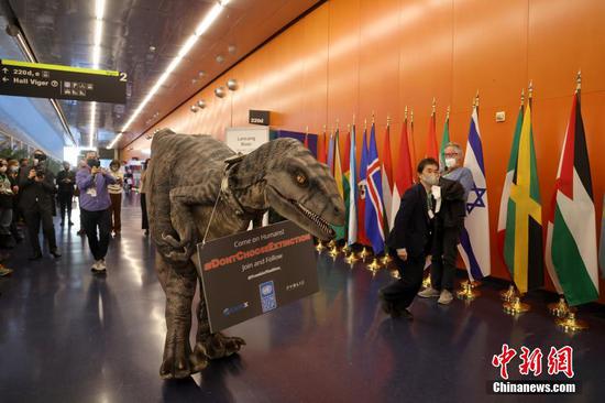 Dinosaur visits COP15 meeting