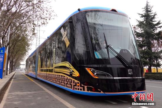 Smart rail train starts trial run in Shannxi