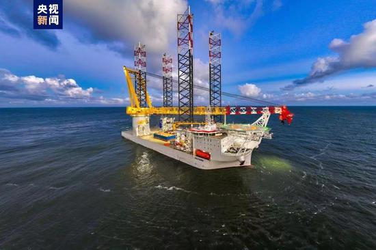World's first 3,200-ton self-elevating vessel for wind turbine installation sets sailing