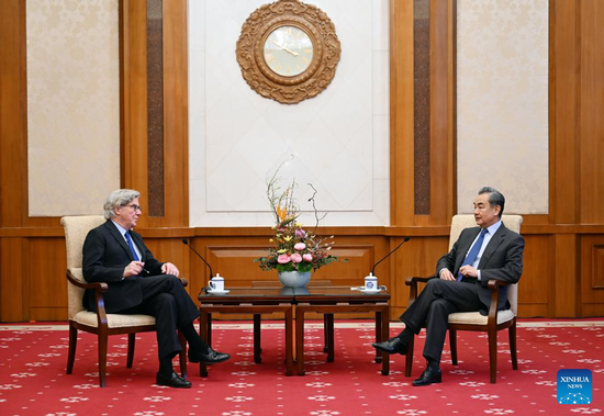 Chinese State Councilor and Foreign Minister Wang Yi meets with John L. Thornton, co-chair of the Board of Trustees of the Asia Society, in Beijing, capital of China, Dec. 22, 2022. (Xinhua/Zhang Ling)