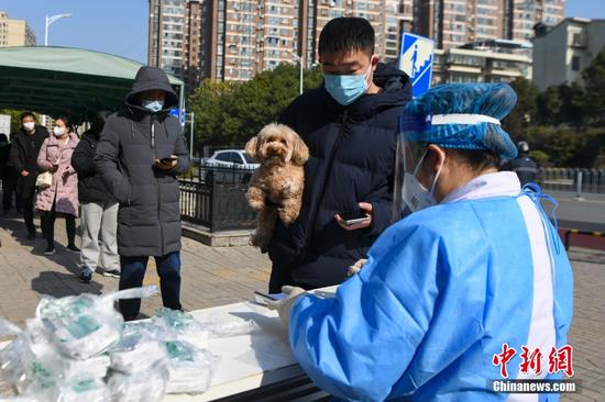 Free health kits distributed to local residents in C China