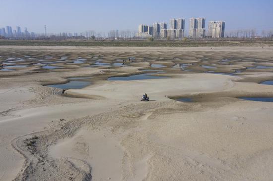 Tidal flats exposed due to drought in Wuhan