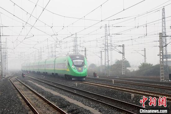A new railway connecting Chengdu and Kunming in southwest China’s Sichuan and Yunnan Provinces respectively is put into operation, Dec. 26, 2022. (Photo/China News Service)