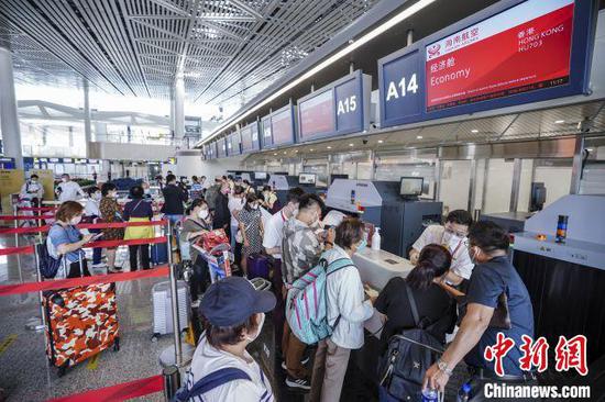 International passenger routes are officially resumed at Haikou Melian International Airport, Nov 16, 2022. (Photo provided to China News Service)