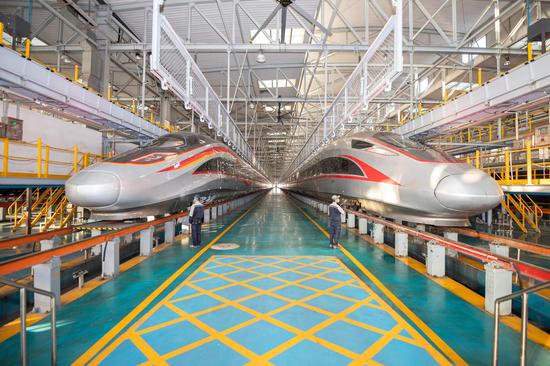 Fuxing bullet trains operate on Guangdong, Hunan railways