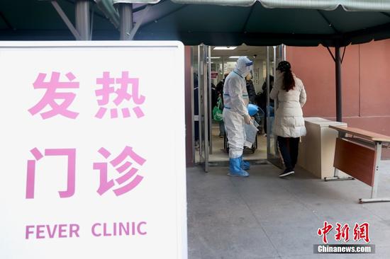 Photo shows a the fever clinic in Chaoyang Hospital, Beijing, Dec. 27, 2022. (Photo/China News Service)