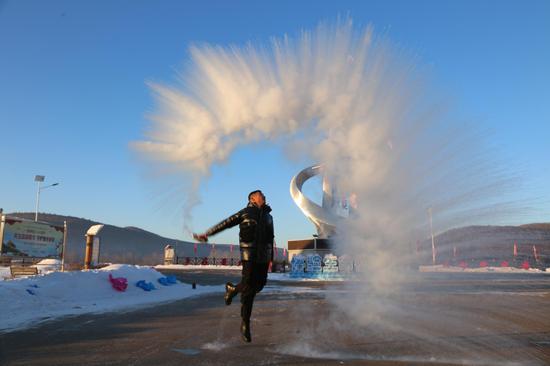 'Pouring water into ice' in NE China
