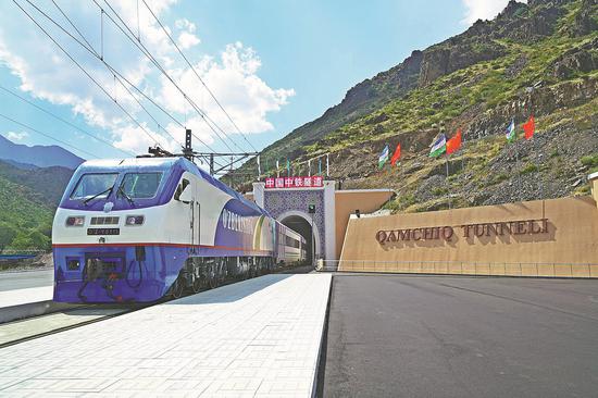 Construction of the 19.2-kilometer Kamchiq Tunnel in Uzbekistan's Namangan region by China Railway Tunnel Group has made rail travel more convenient for locals. (CHINA DAILY)