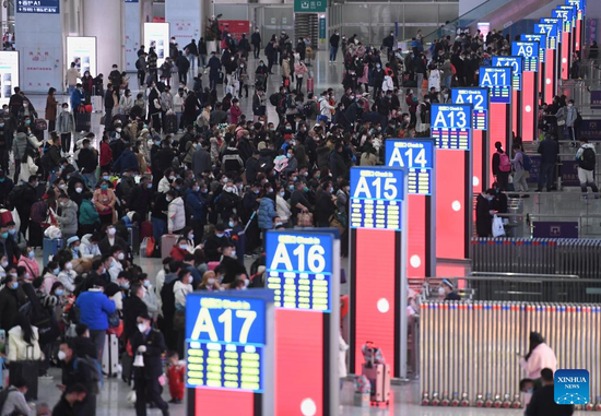 Passengers are seen in Shenzhen North railway station in Shenzhen, south China's Guangdong Province, Jan. 7, 2023. The Spring Festival travel rush this year, will continue for 40 days from Jan. 7 to Feb. 15. (Xinhua/Mao Siqian)