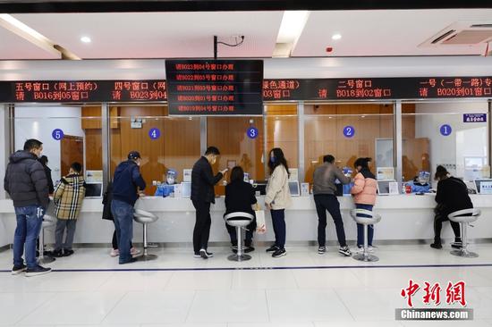 Exit-entry applications resume in Shanghai
