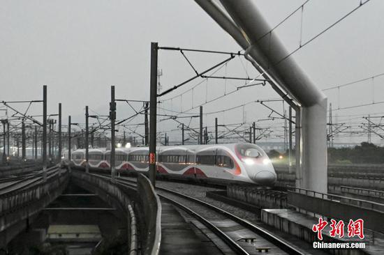 Guangzhou-Shenzhen-Hong Kong high-speed trains conduct trial run