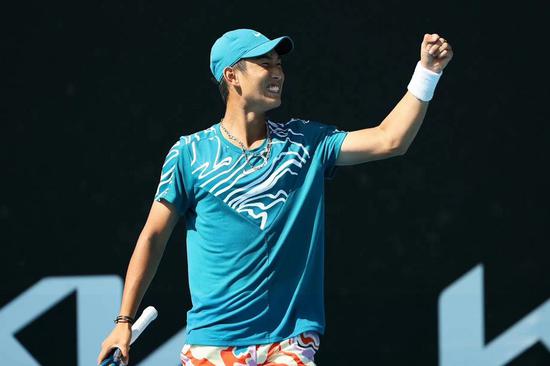 Chinese teenager Shang makes Australian Open main draw