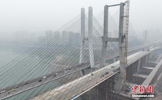 Lijiatuo double-track bridge over Yangtze River successfully closes