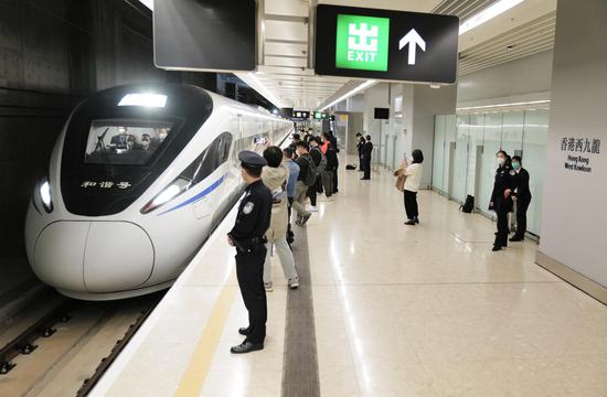 Guangzhou-Shenzhen-Hong Kong Express Rail Link resumes operations