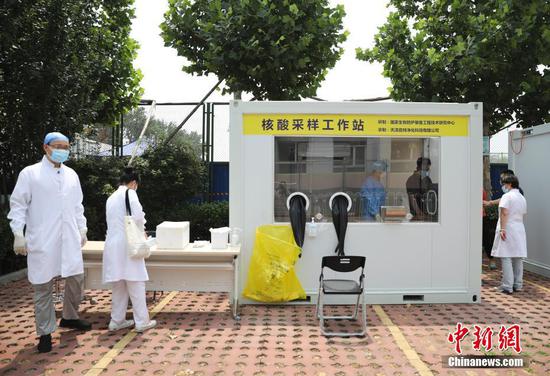 Photo shows a  nucleic acid testing booth in Beijing. (Photo/China News Service)