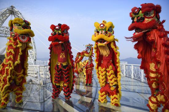 Villagers perform dragon dance to greet Spring Festival