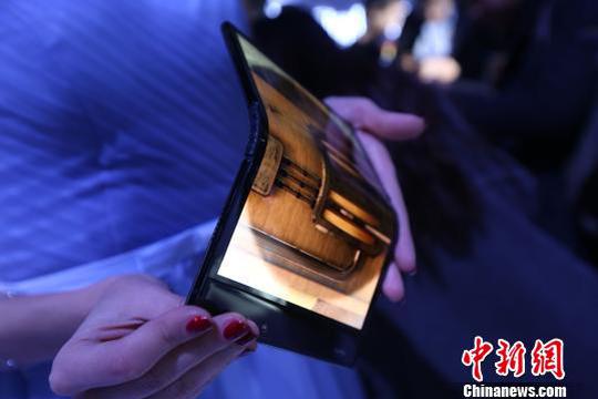 China's foldable phone sales jump 144.4 pct in 2022